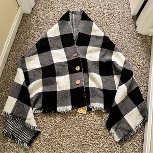NWT LIB New York Womens Shawl Poncho Top Plaid Fringe Black Buffalo Plaid Check